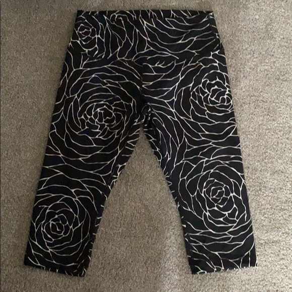 Lululemon Cropped Leggings Size 10 - Picture 2 of 4